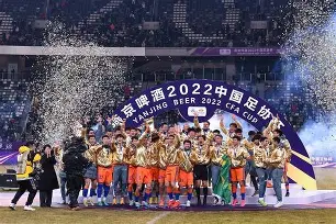 ayx爱游戏电竞-包含今晨圣安东尼奥马刺调整名单以备欧超杯山东泰山防线松动备战社区盾，连对手都承认：武汉三镇今晨篮板制胜的词条